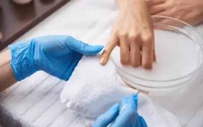 How to Take Off Acrylic Nails With Vinegar